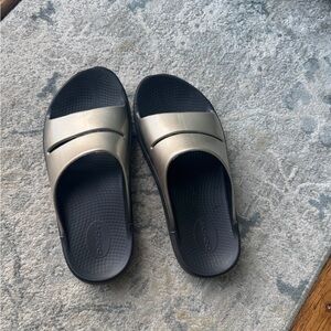 Gold OOFOS Slides, Women’s 11